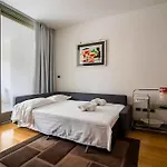 5 Min From Trastevere Rome Chic Apartment